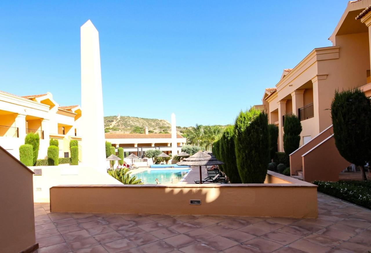 Luxury Apartment - T2 Vue Sur Piscine - Praia Da Luz Exterior photo